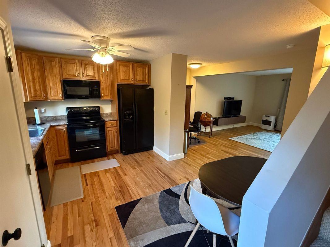 25 Apple Ln ##B - Photo 2 of 15