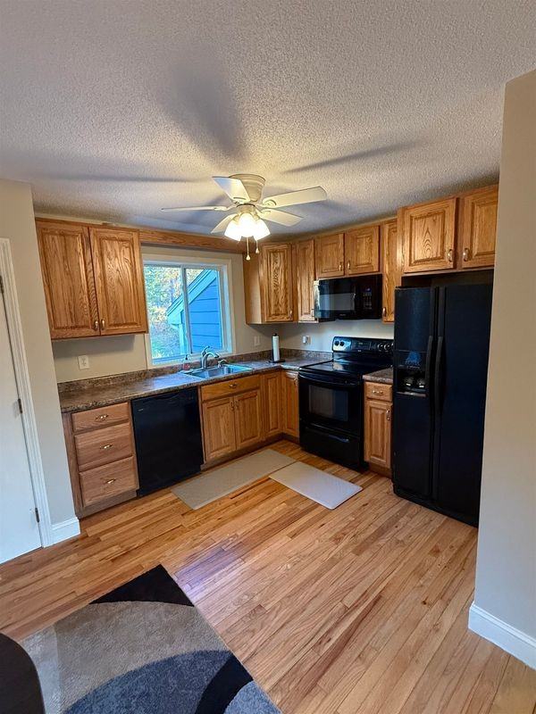 25 Apple Ln ##B - Photo 3 of 15