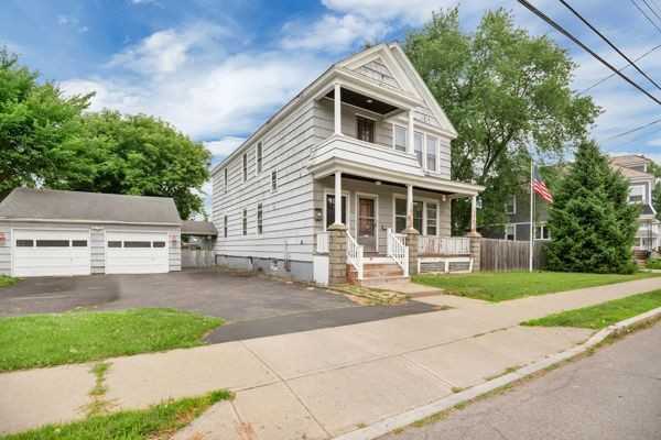 2139 Foster Ave - Photo 3 of 34