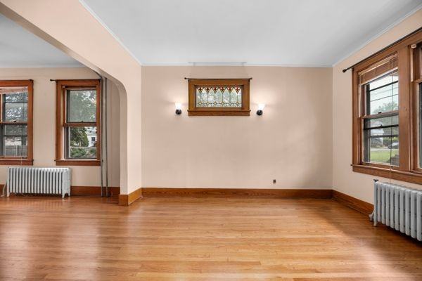 2139 Foster Ave - Photo 7 of 34