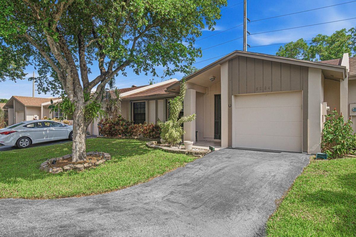 5284 Breadfruit Cir - Photo 2 of 13