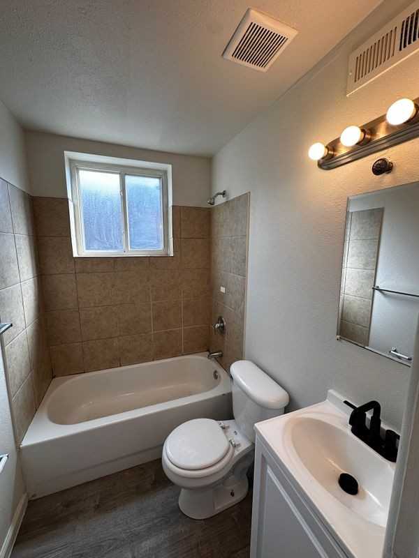 4650 S Spring Ave ##4 - Photo 5 of 8