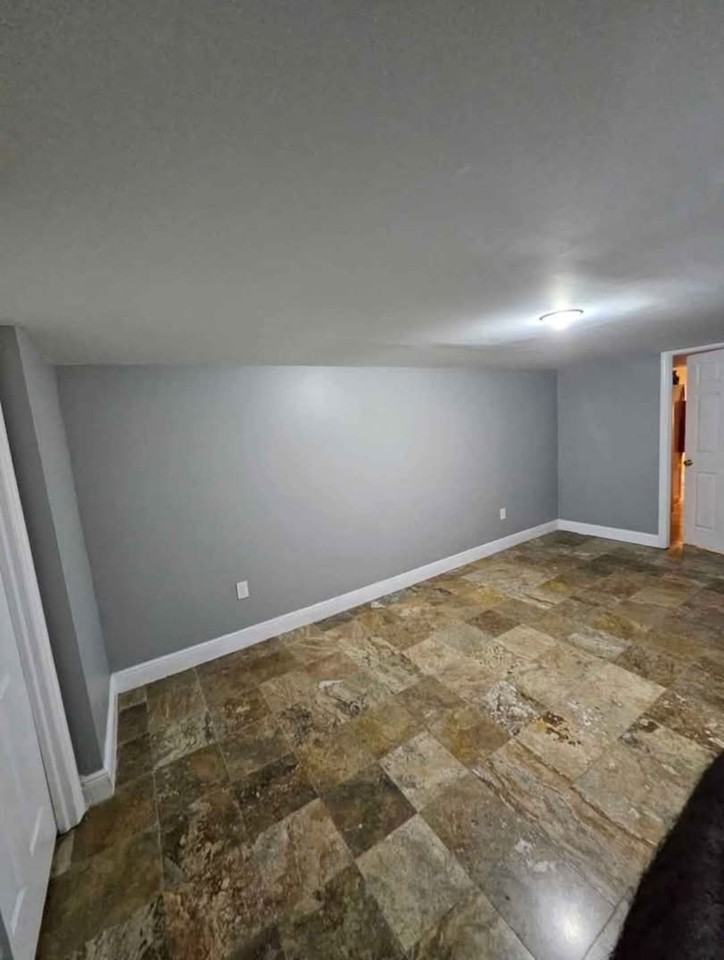 455 East 40th Street - Photo 5 of 9