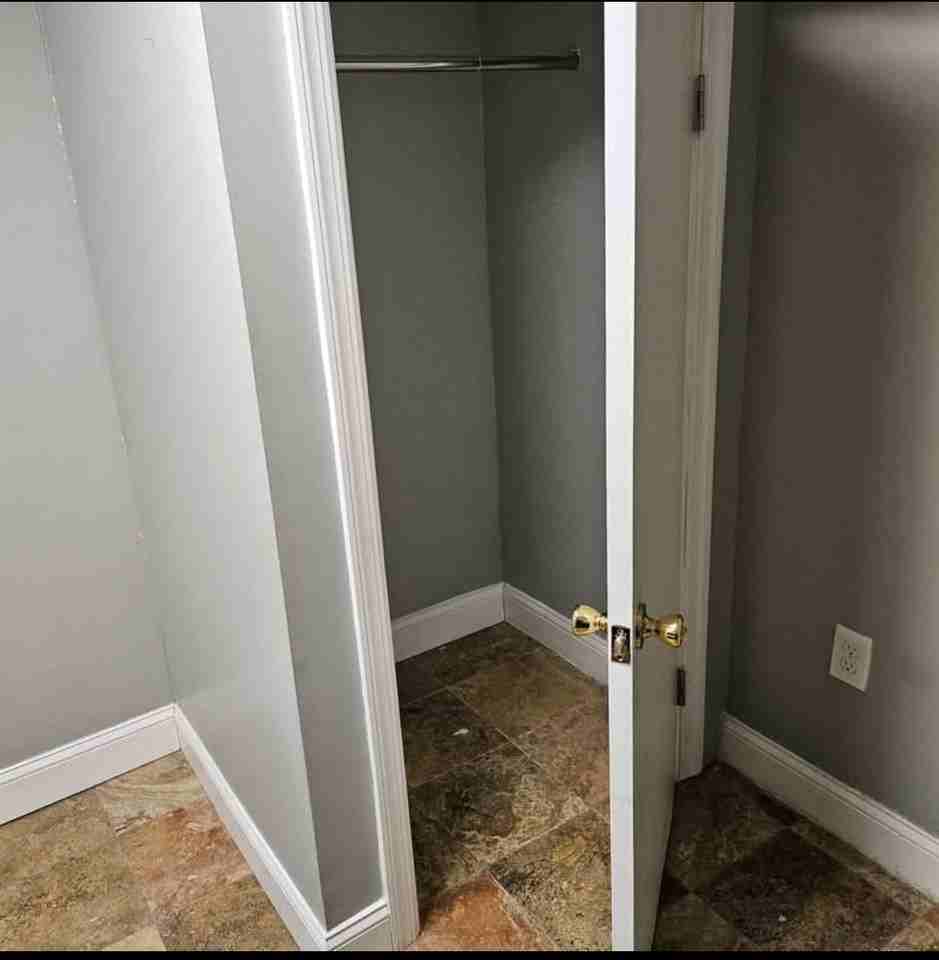 455 East 40th Street - Photo 6 of 9