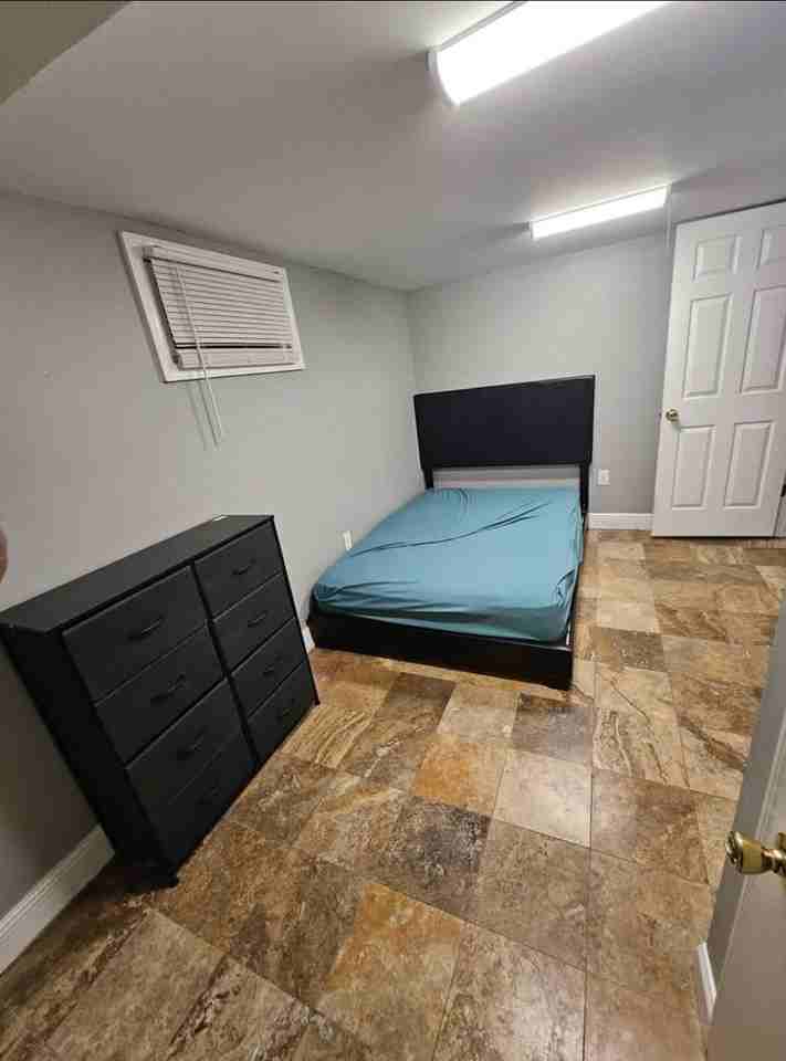 455 East 40th Street - Photo 7 of 9
