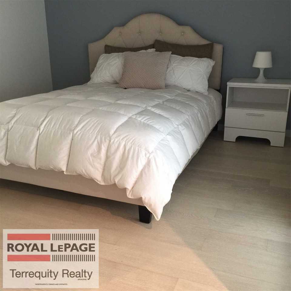 383 Sorauren Avenue - Photo 4 of 17