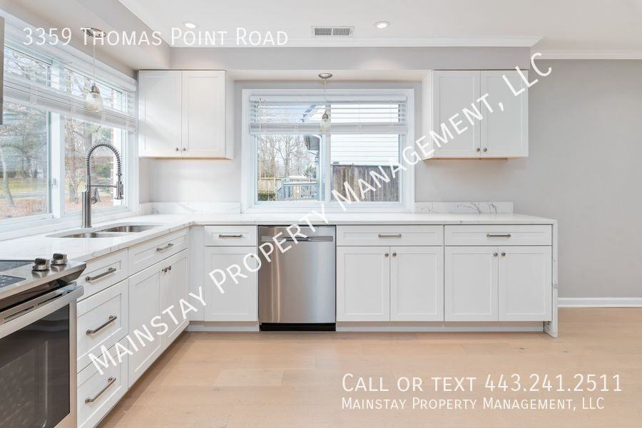 3359 Thomas Point Rd - Photo 5 of 37