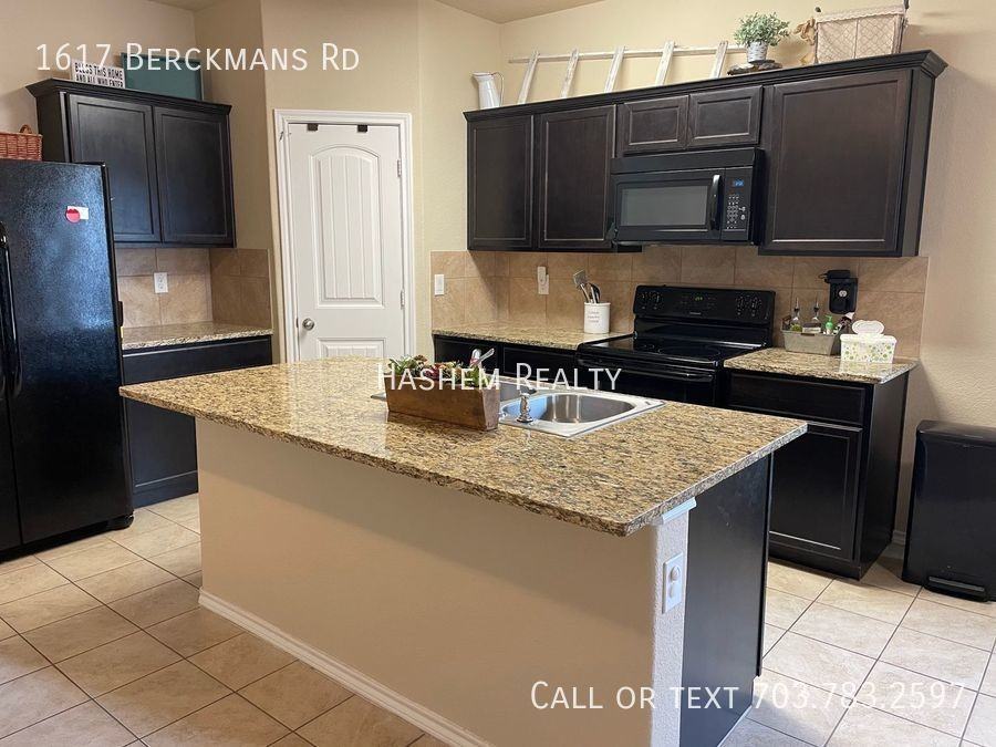 1617 Berckmans Rd - Photo 2 of 12