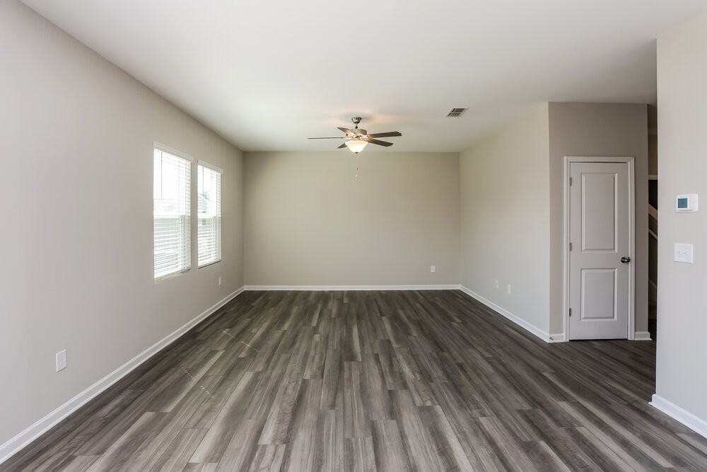 19 Hyde Park - Photo 5 of 17