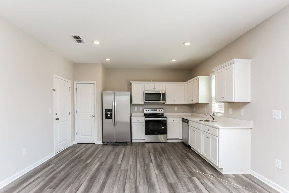 19 Hyde Park - Photo 6 of 17