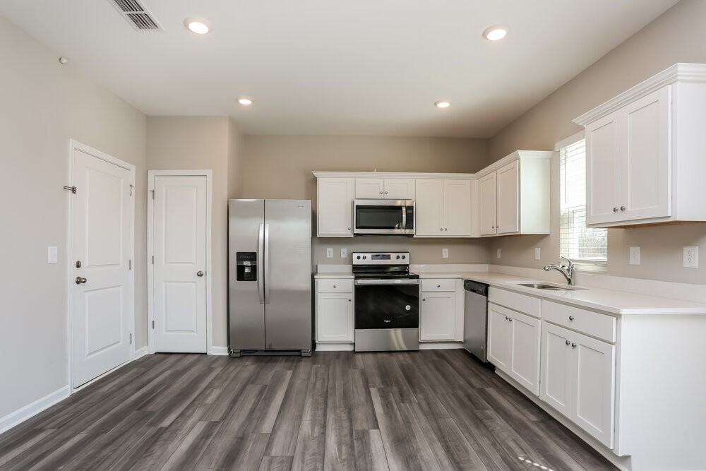 19 Hyde Park - Photo 7 of 17