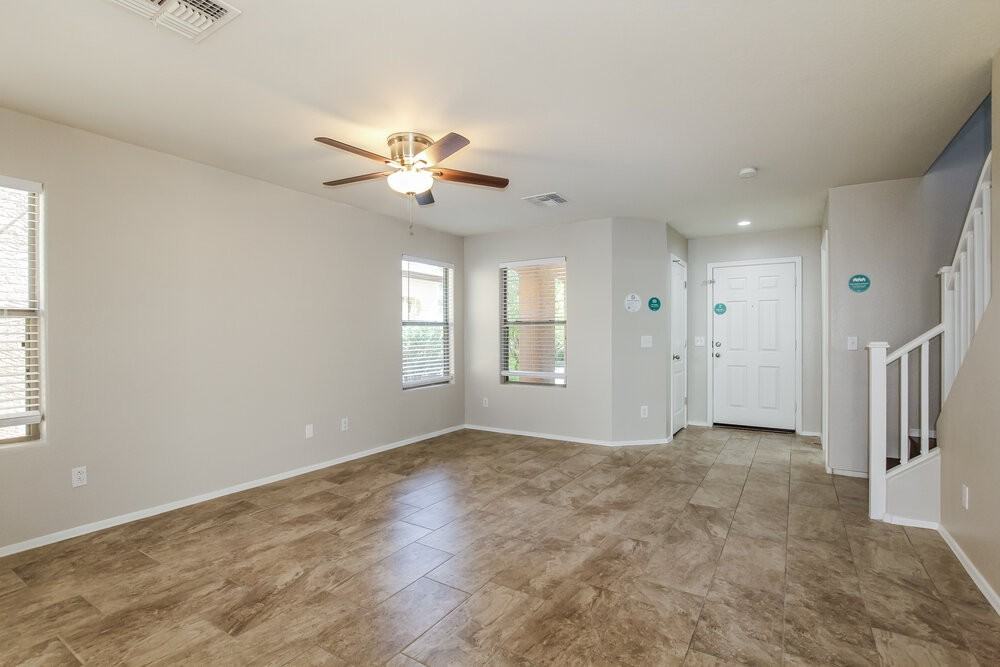 18538 W Fairway Dr - Photo 4 of 17