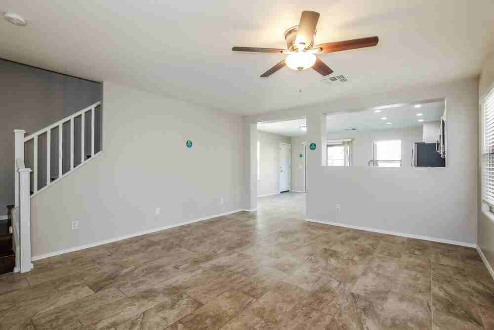 18538 W Fairway Dr - Photo 5 of 17