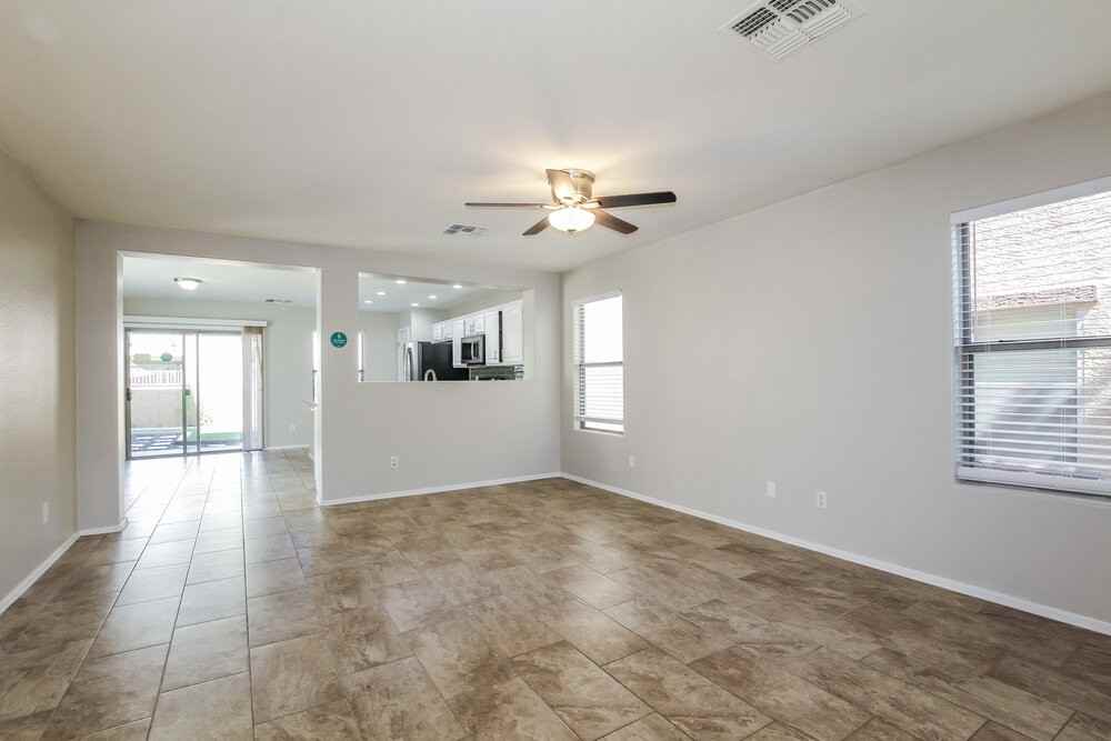 18538 W Fairway Dr - Photo 6 of 17