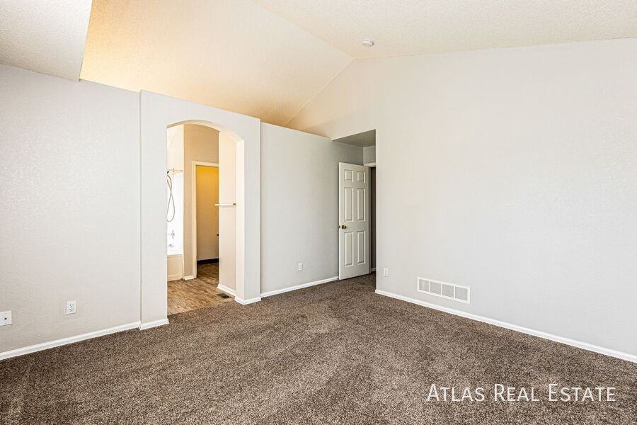 5045 Sweetgrass Ln - Photo 7 of 20