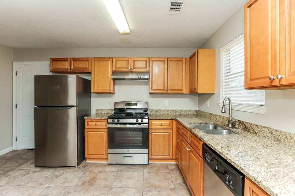 3317 Royal Springs Ct - Photo 7 of 17