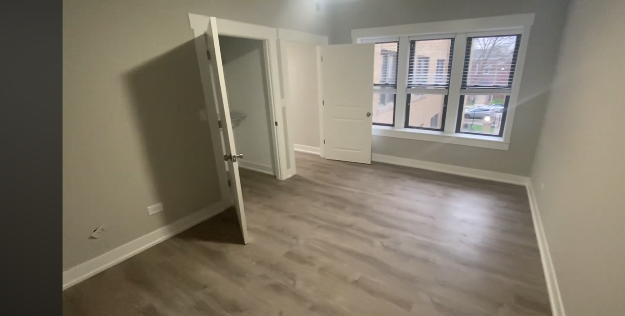 6521 N Newgard Ave #2E - Photo 3 of 7