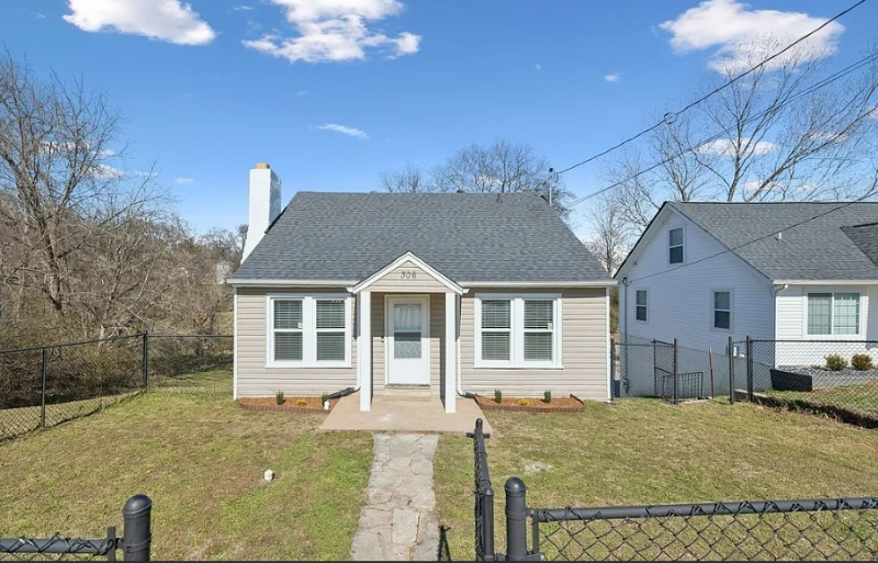 306 W 17th St