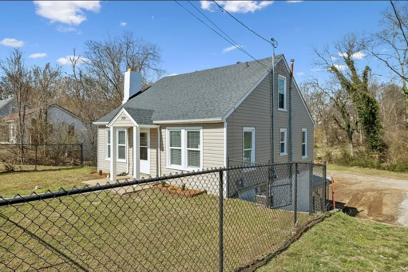 306 W 17th St - Photo 3 of 20