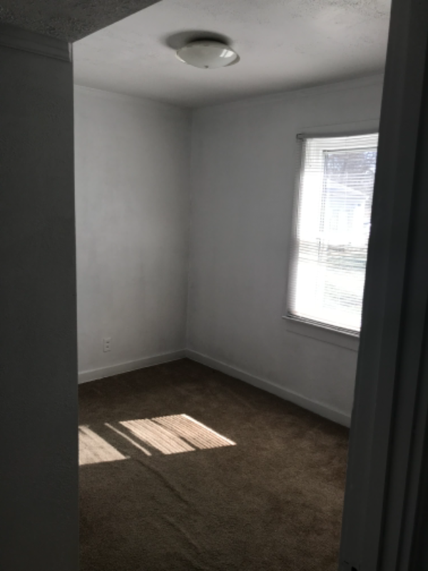 1711 W 4th St - Photo 6 of 6