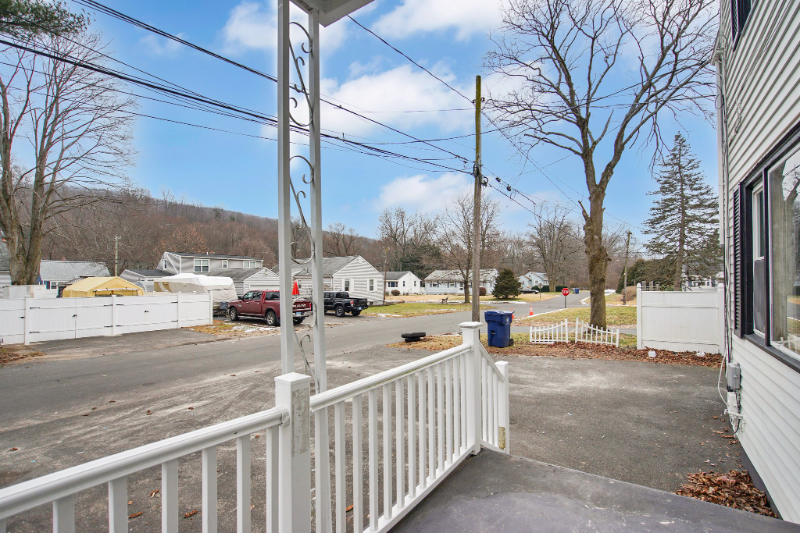 31 Tyler Ave #2ndFL - Photo 5 of 41