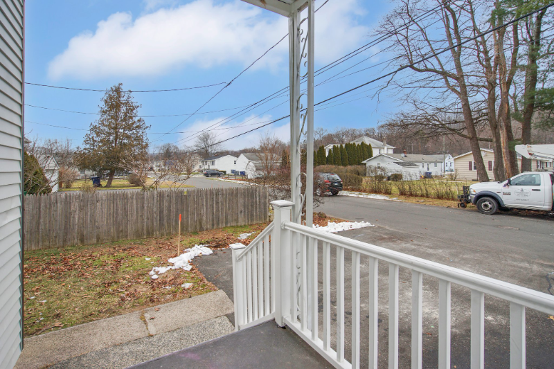 31 Tyler Ave #2ndFL - Photo 6 of 41