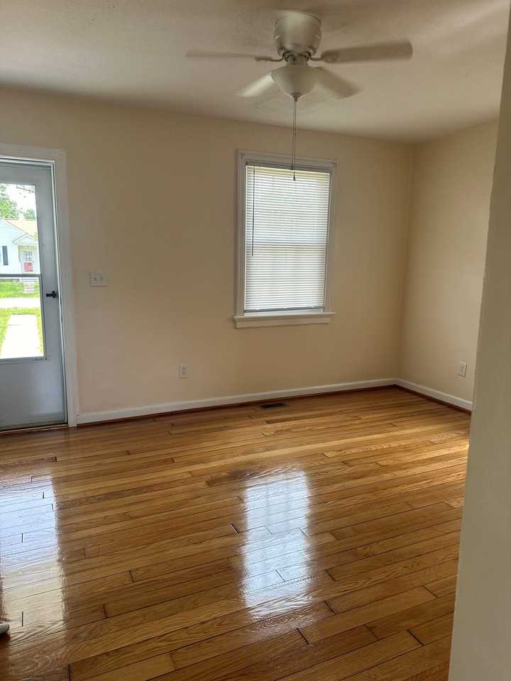 619 Ellen Rd - Photo 4 of 12