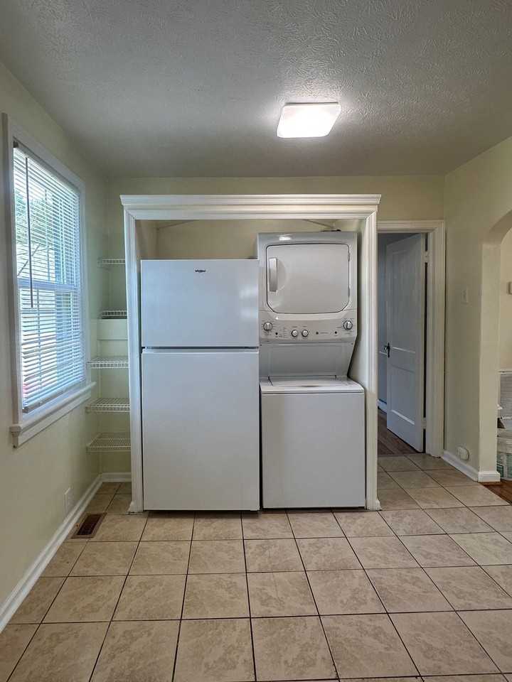 619 Ellen Rd - Photo 6 of 12