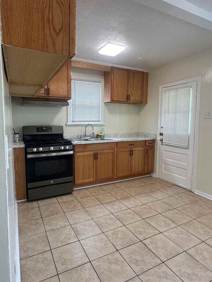 619 Ellen Rd - Photo 7 of 12