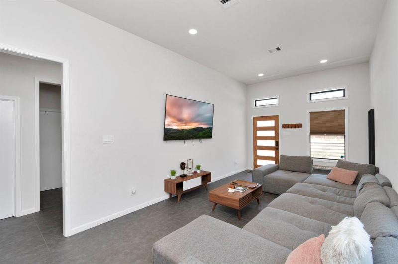 3439 Reeves St - Photo 4 of 13