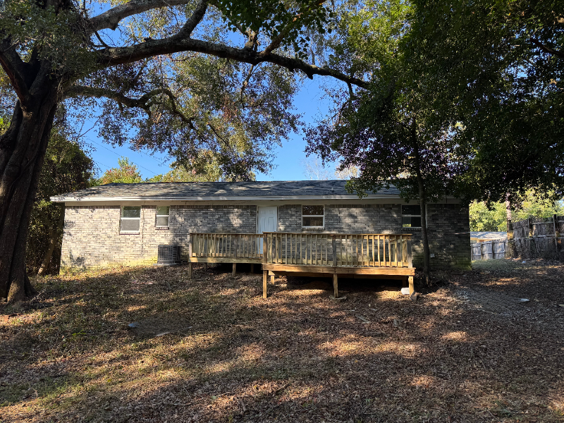 213 Amellia Pl - Photo 2 of 18