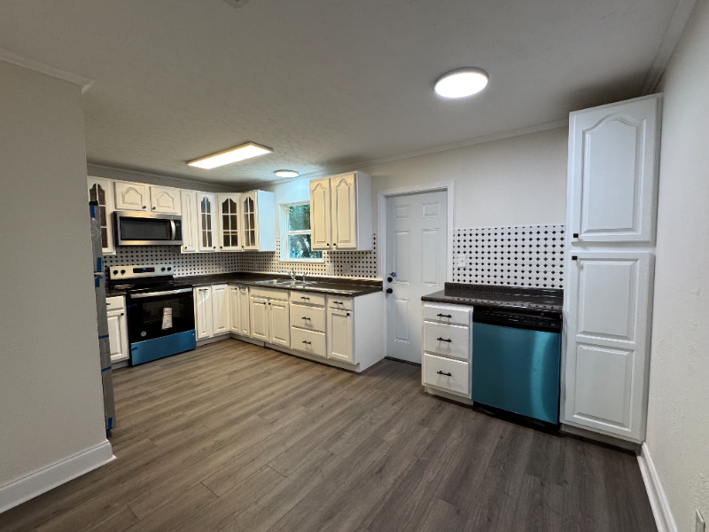 213 Amellia Pl - Photo 5 of 18