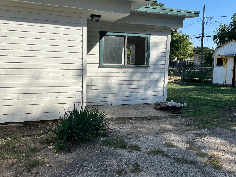 804 E Cantey St - Photo 4 of 19