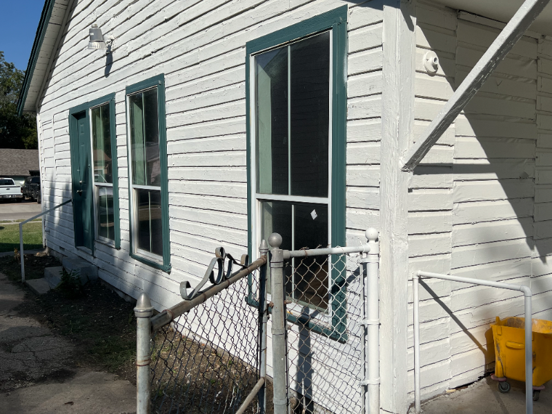 804 E Cantey St - Photo 5 of 19
