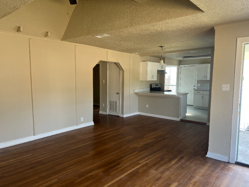 804 E Cantey St - Photo 7 of 19
