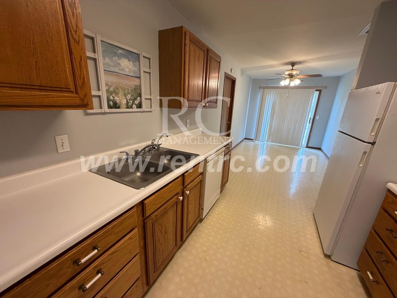 712 W Elm St #W - Photo 3 of 15
