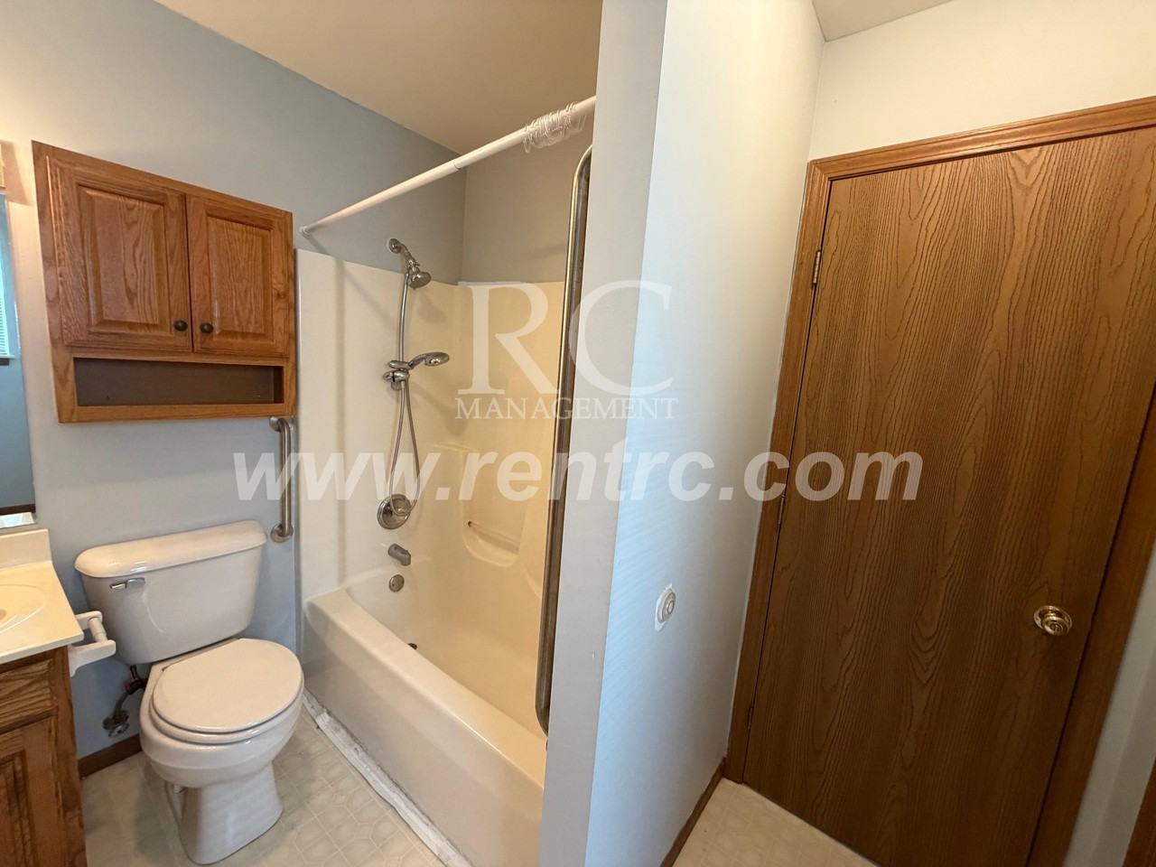 712 W Elm St #W - Photo 6 of 15