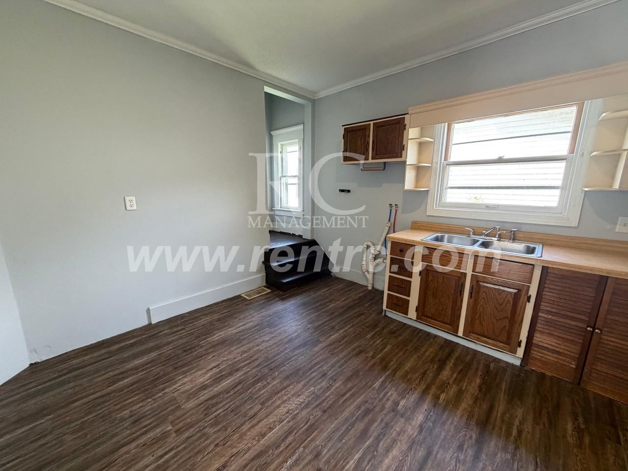 1323 N Grant St - Photo 3 of 17