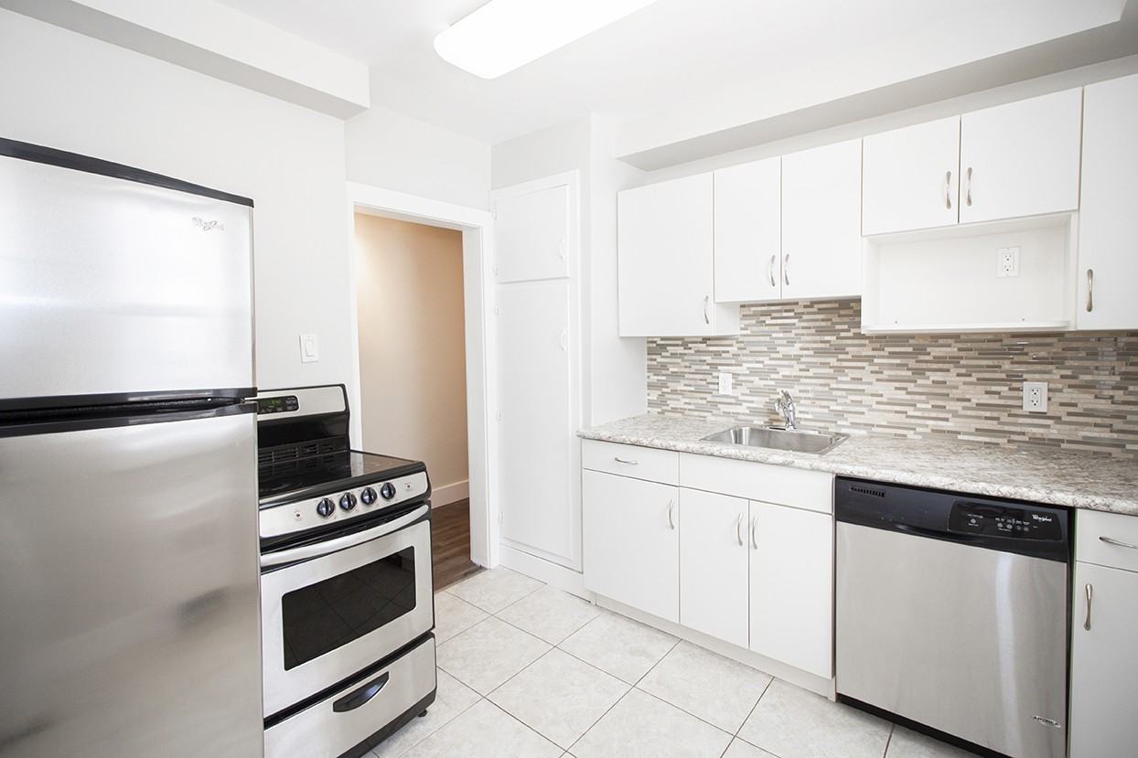 305 Marion Street - Photo 2 of 18