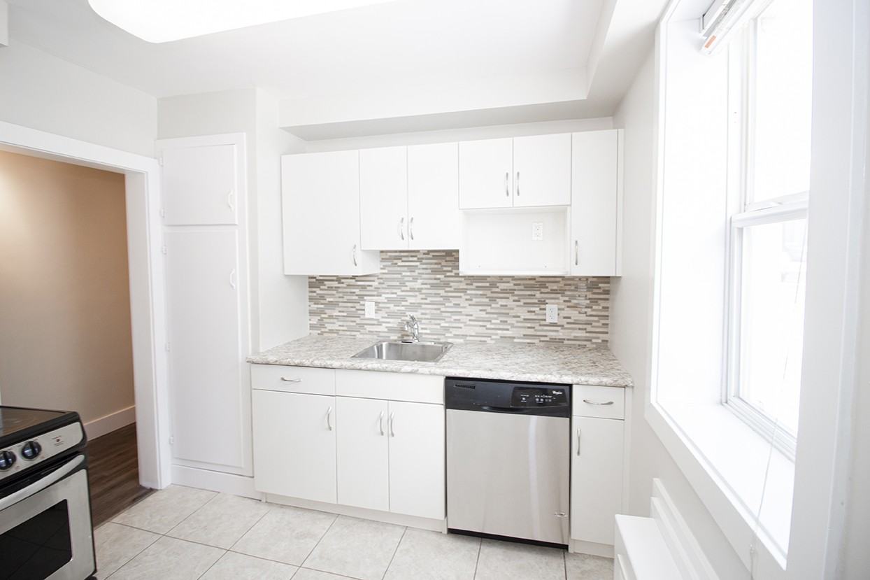 305 Marion Street - Photo 4 of 18
