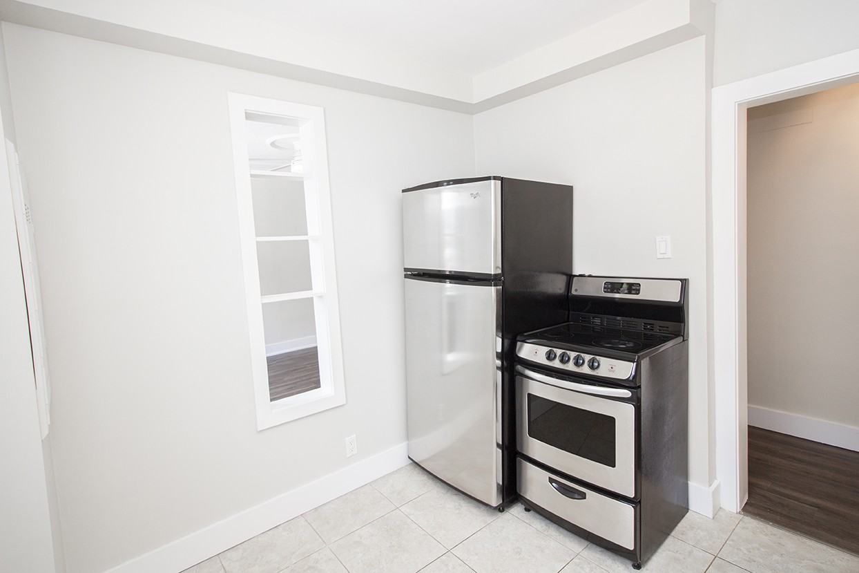 305 Marion Street - Photo 5 of 18
