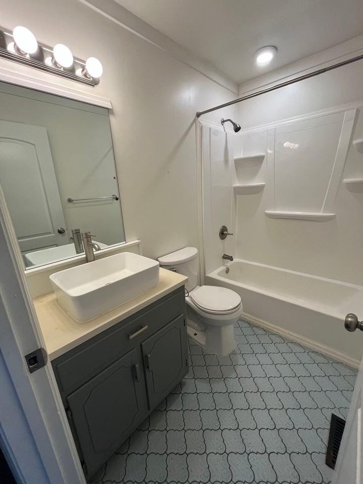1703 Mayflower Dr - Photo 5 of 8