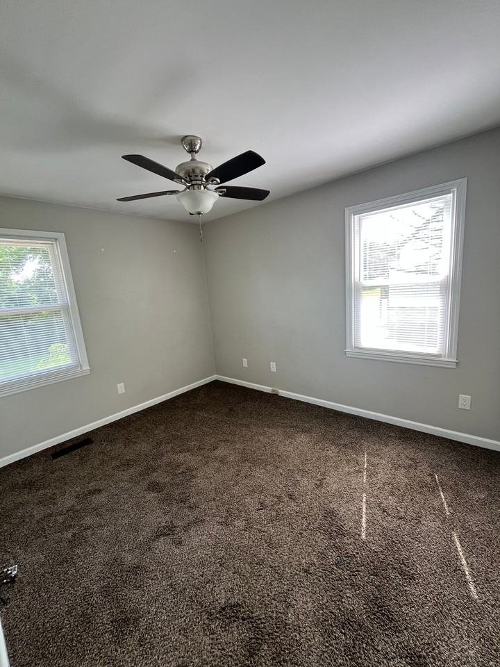 1703 Mayflower Dr - Photo 6 of 8