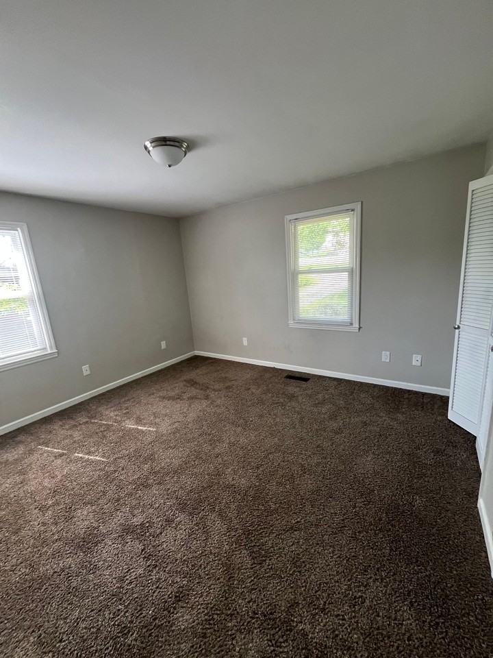 1703 Mayflower Dr - Photo 7 of 8