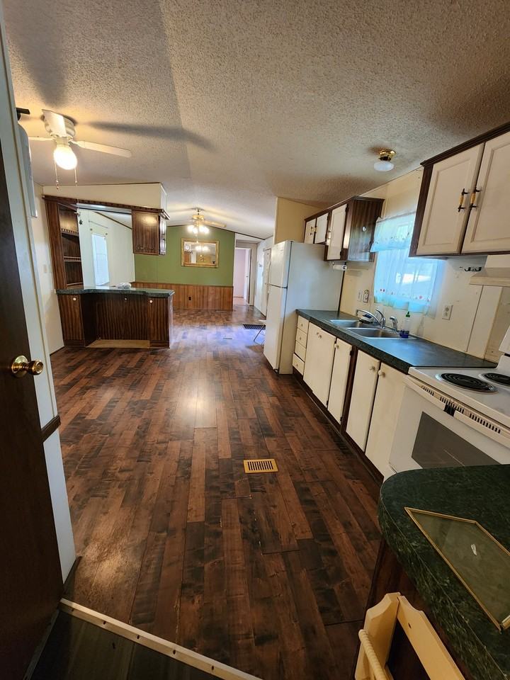 7900 Eastview Dr - Photo 6 of 16