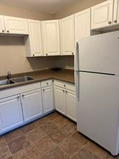 301 Heideman Ave #303 - Photo 3 of 7