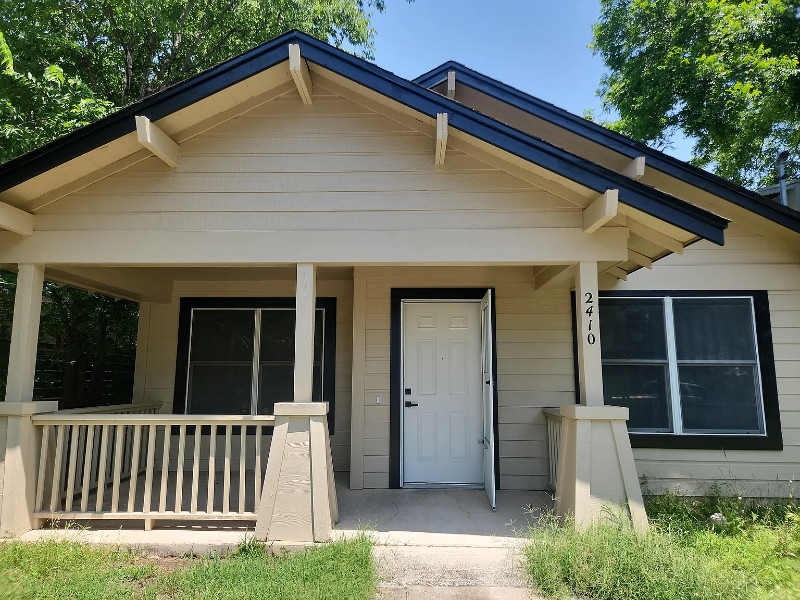 2410 Santa Rita St - Photo 2 of 22