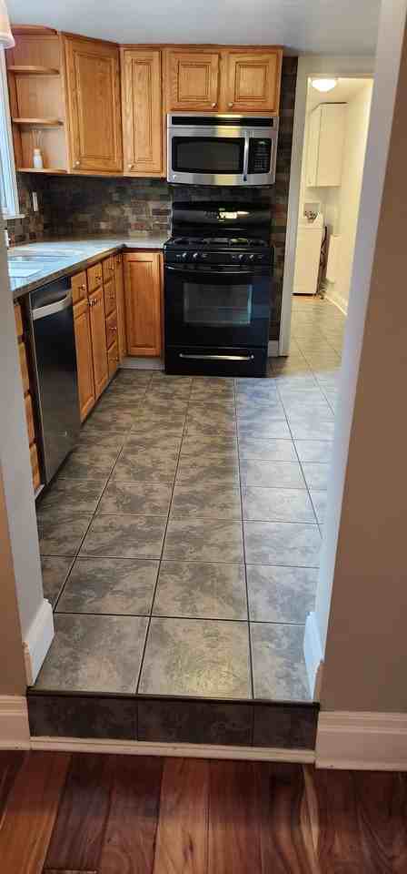 1314 Sarah St - Photo 2 of 15