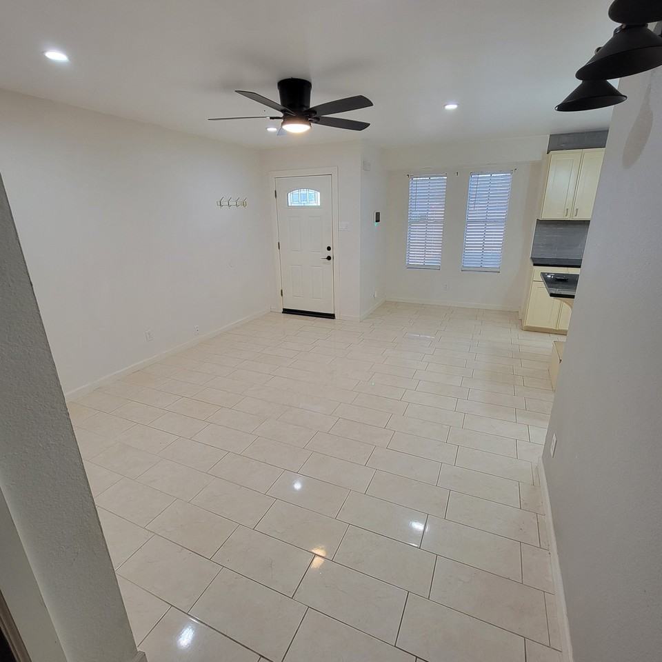 3818 N Lost Creek Loop - Photo 2 of 17