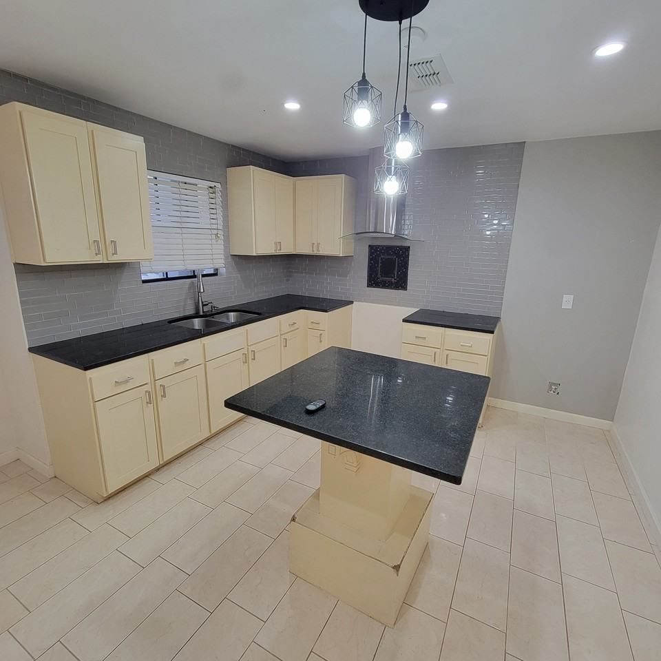 3818 N Lost Creek Loop - Photo 4 of 17
